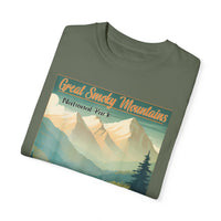 T-shirt featuring a bear with a mountain backdrop, labeled "Great Smoky Mountains National Park."