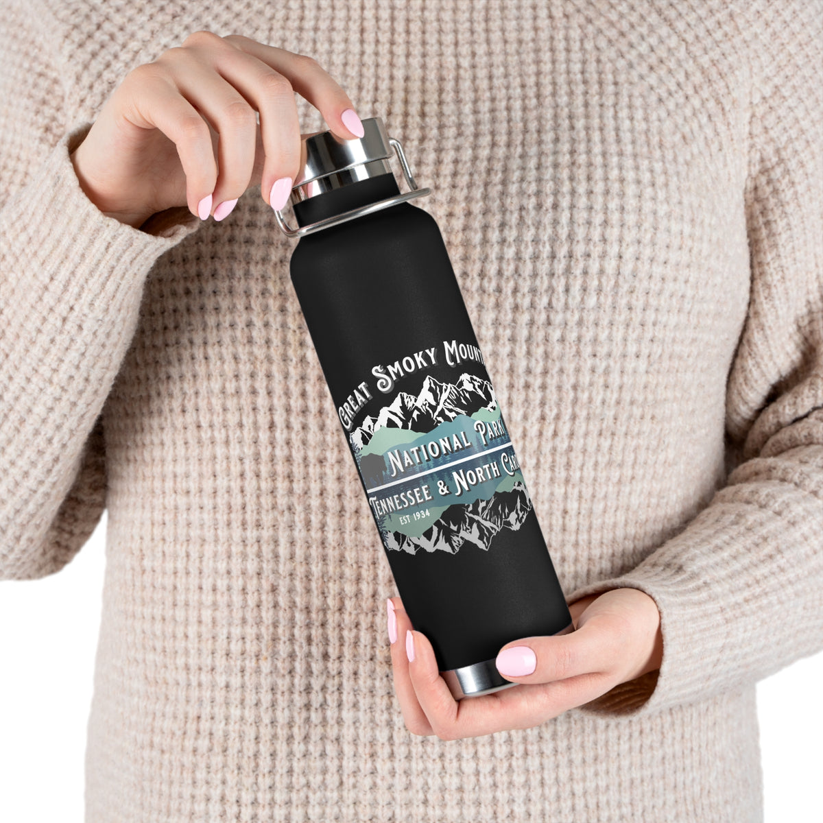 Stainless steel water bottle featuring a Great Smoky Mountains National Park design with a mountain scene illustration, durable powder-coated finish.