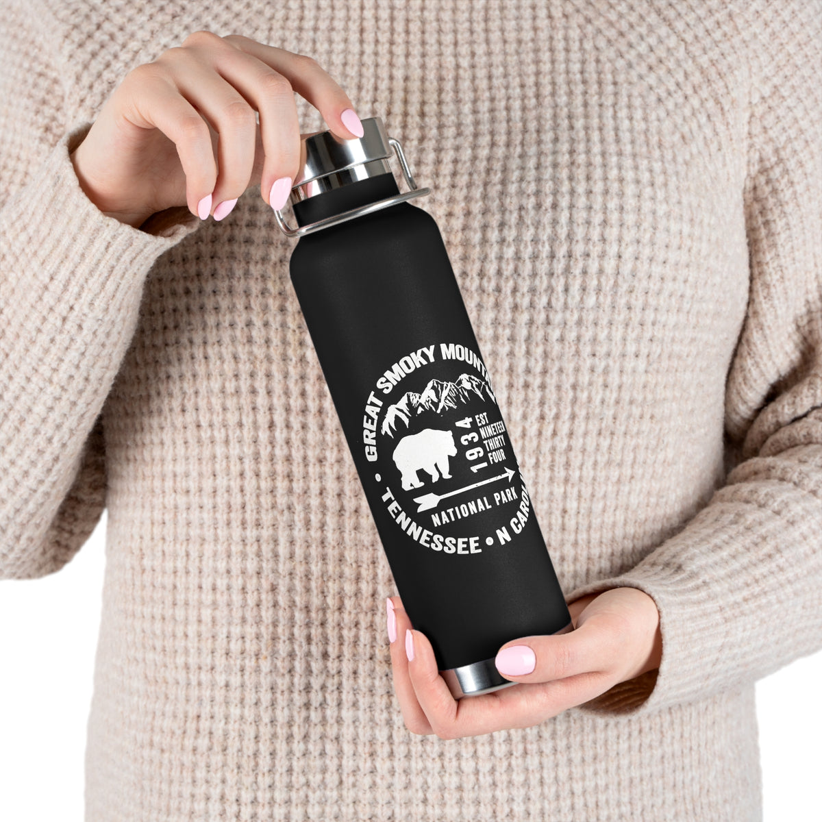 Stainless steel water bottle featuring a Great Smoky Mountains National Park design with a bear illustration and a durable powder-coated finish.