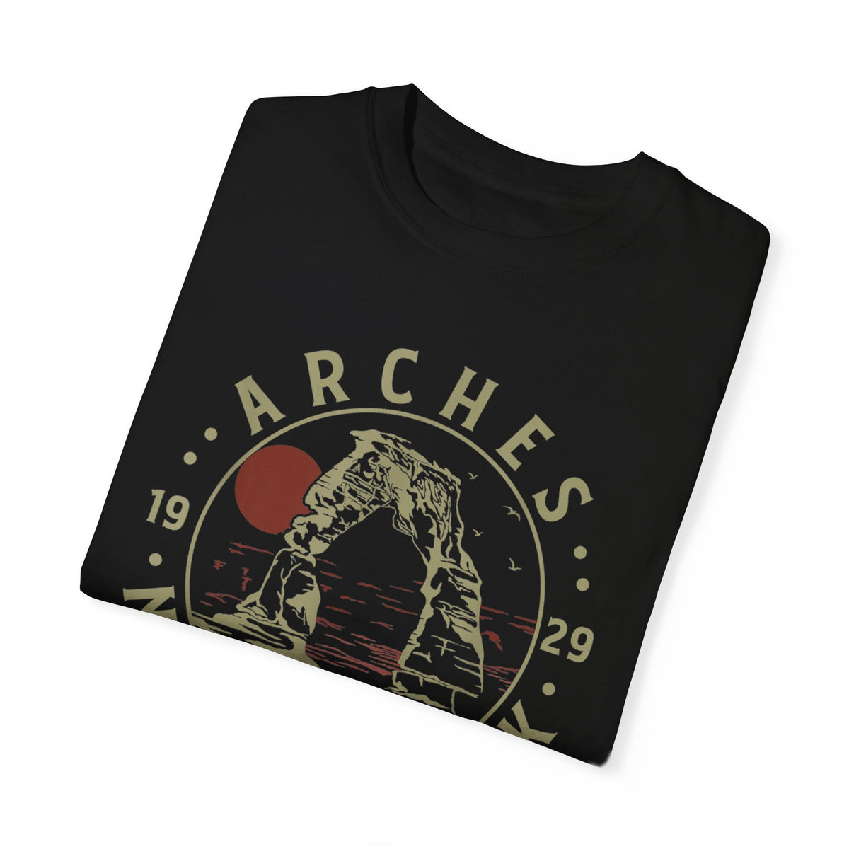 T-shirt featuring a vintage arch design with the year 1929, representing Arches National Park in Utah.